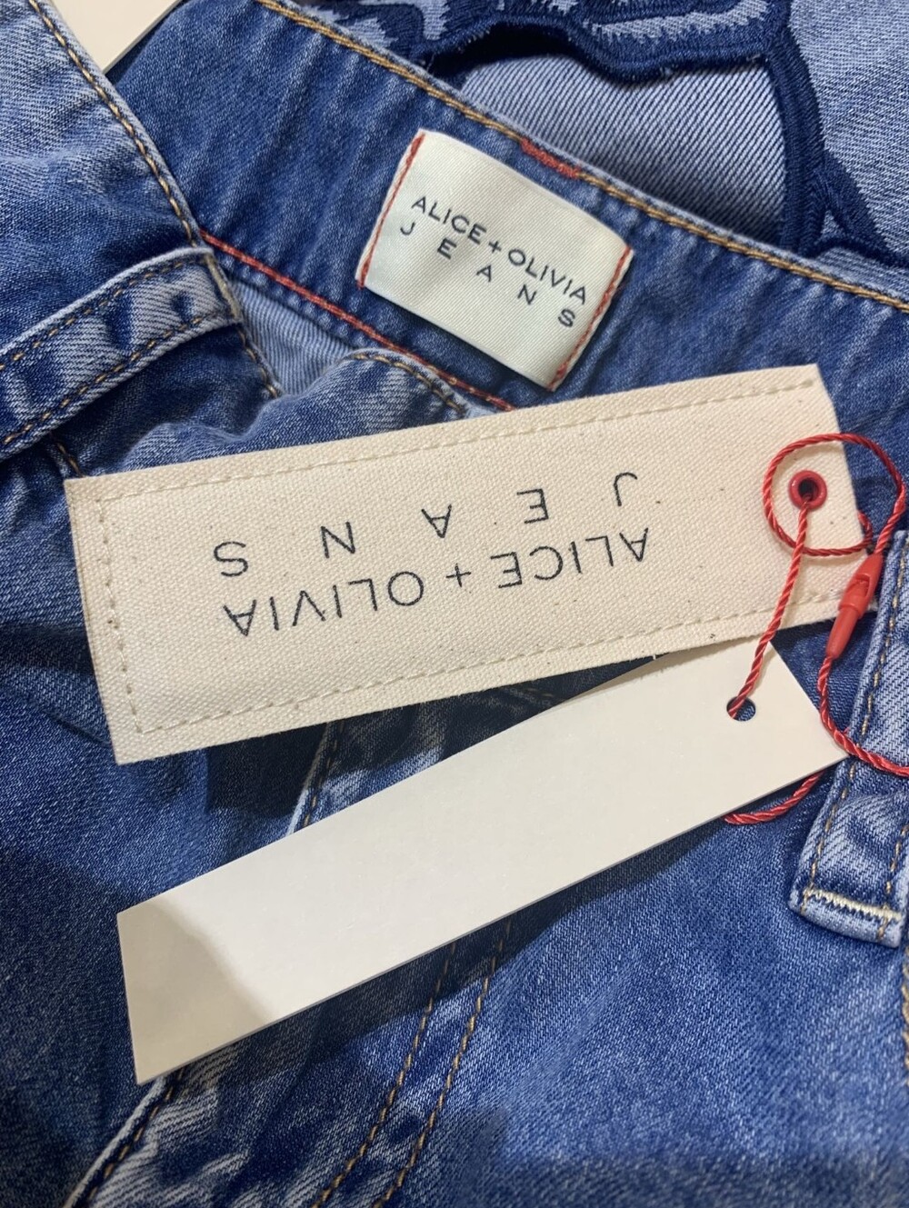 Alice + Olivia SIDNEY LASER-CUT JEAN - Picture 16 of 16